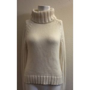 🔵Zara Long Sleeve Cream Sweater🔵